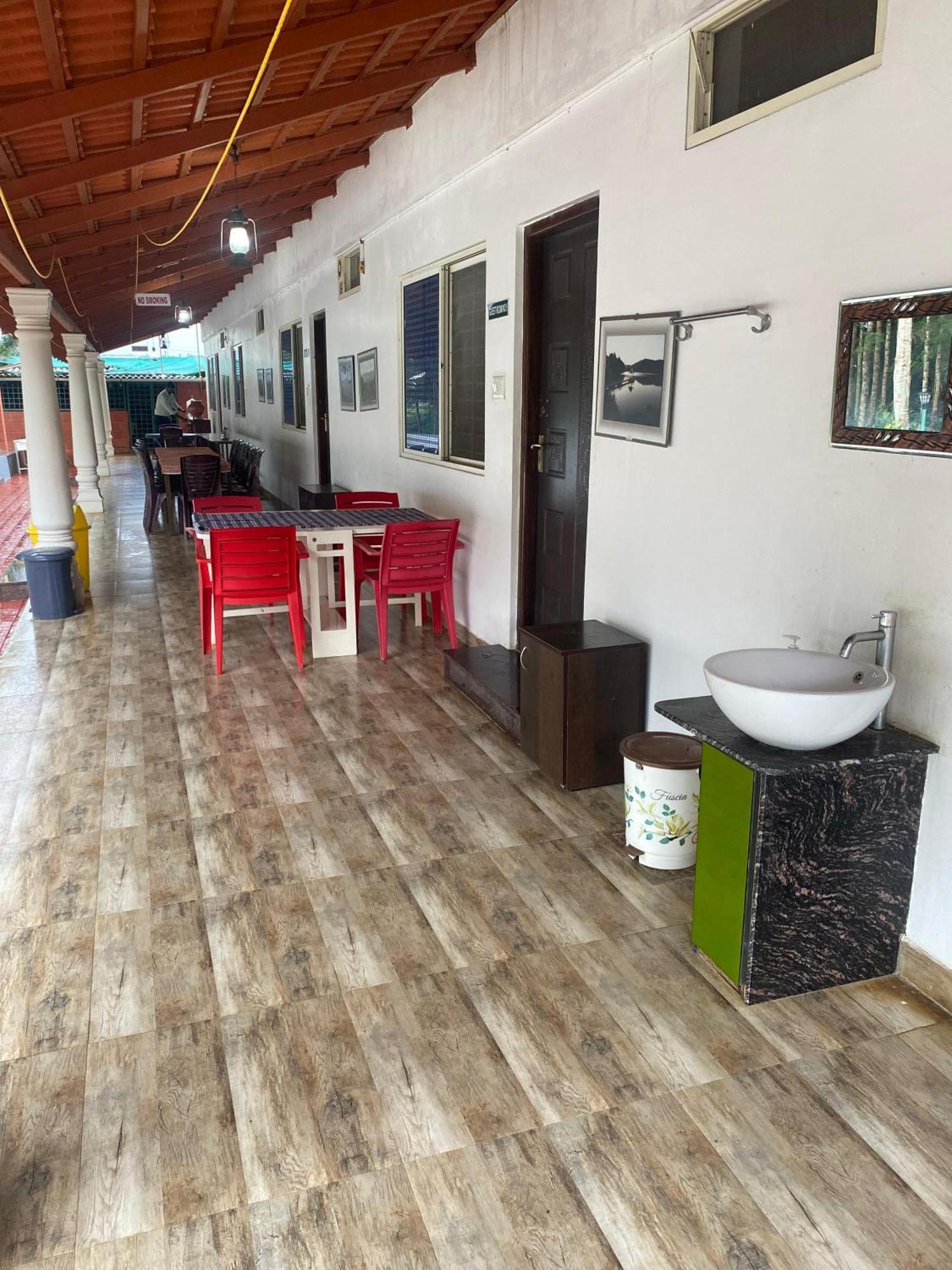 Bougain Villa Chikmagalūr Buitenkant foto