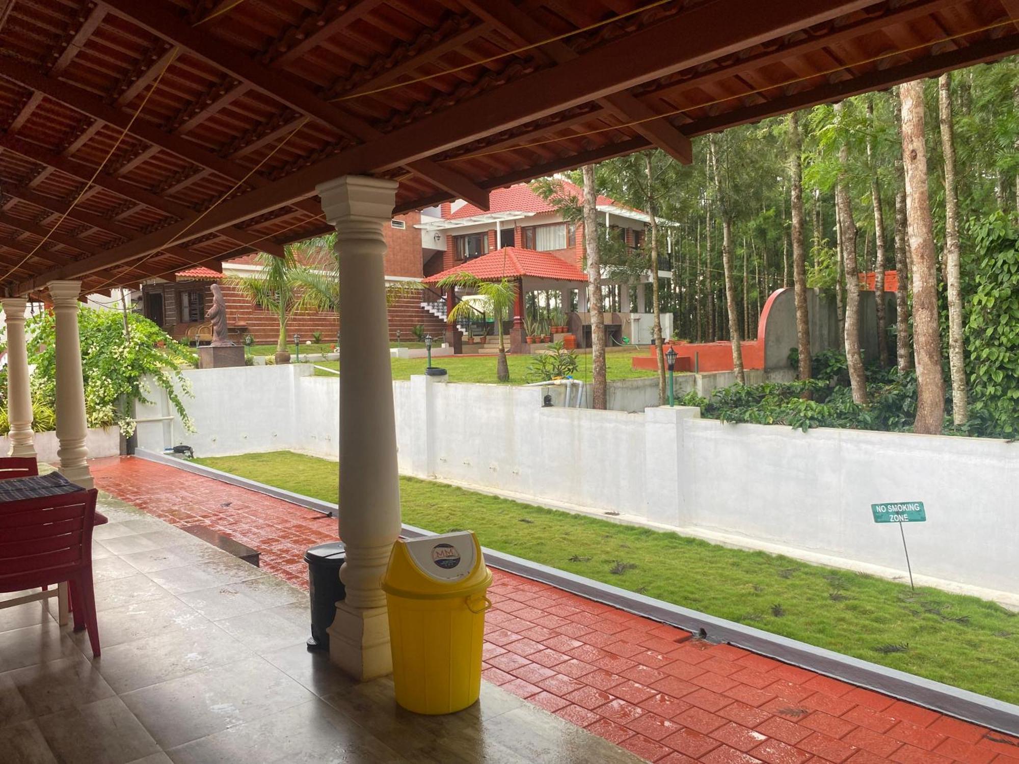 Bougain Villa Chikmagalūr Buitenkant foto