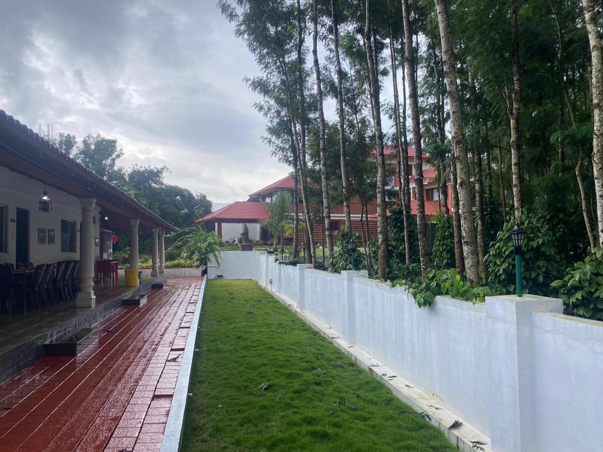 Bougain Villa Chikmagalūr Buitenkant foto